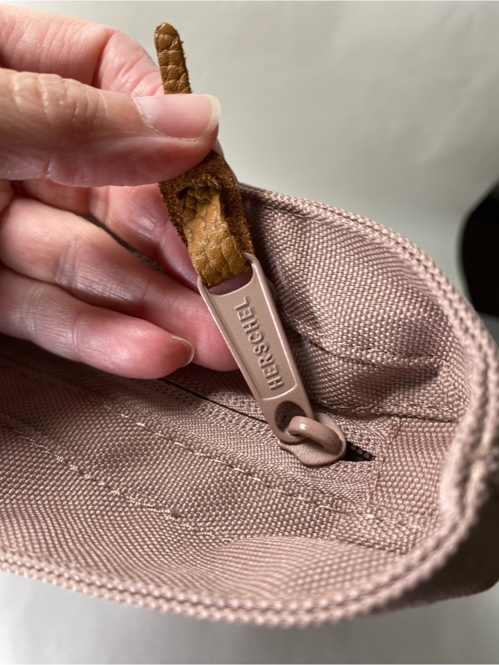 Herschel Supply Co. Mauve Pink Neutral Zipper Tote Bag NWT - Picture 12 of 15